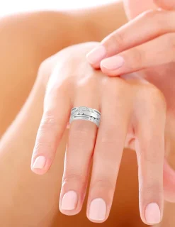 Bague en argent 925 ‰ rhodié et oxydes de zirconium SO OR