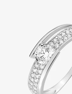 Bague fantaisie solitaire accompagné or blanc 750 ‰ et pavage d'oxydes de zirconium SO OR