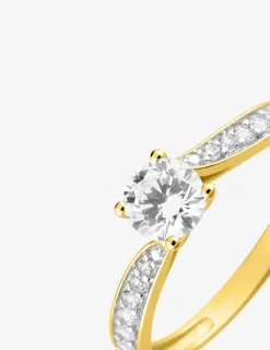 Bague fantaisie solitaire accompagné or jaune 750 ‰, rhodium, oxyde de zirconium SO OR