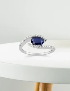 Bague or blanc 375‰, saphir et oxyde de zirconium SO OR