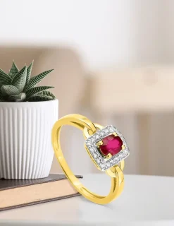 Bague or jaune 375‰, rubis et oxyde de zirconium SO OR