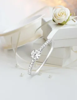 Bague solitaire accompagné or blanc 375 ‰ et oxydes de zirconium SO OR