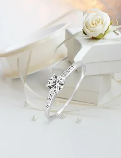 Bague solitaire accompagné or blanc 375 ‰ et oxydes de zirconium SO OR