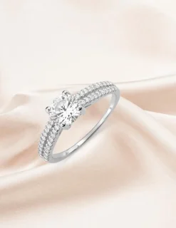 Bague solitaire accompagné or blanc 375 ‰ et oxydes de zirconium SO OR