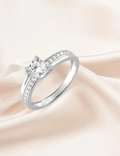 Bague solitaire accompagné or blanc 375 ‰ et oxydes de zirconium SO OR