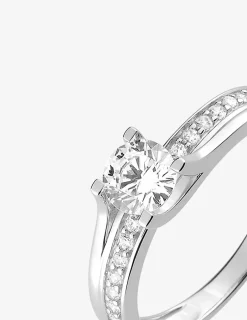 Bague solitaire accompagné or blanc 375 ‰ et oxydes de zirconium SO OR