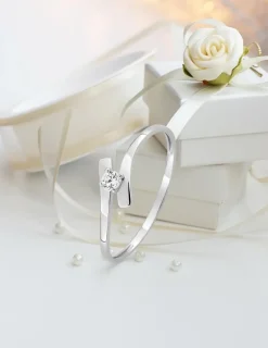 Bague solitaire fantaisie or blanc 375 ‰ et oxyde de zirconium SO OR