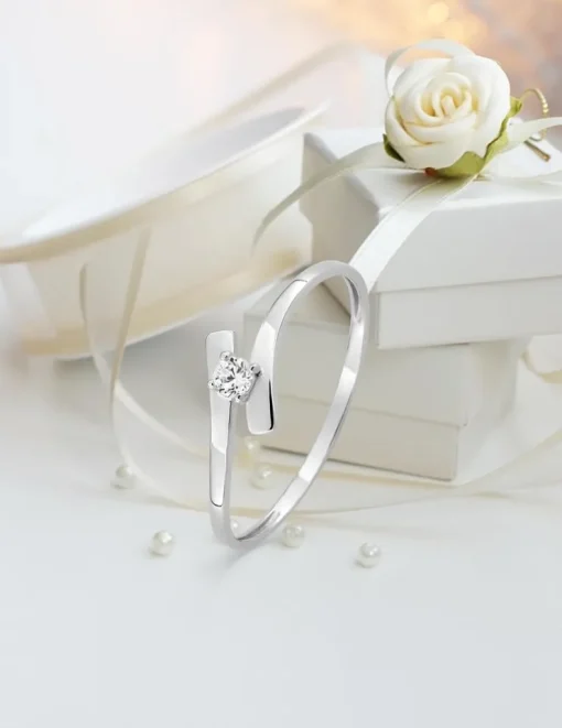 Bague solitaire fantaisie or blanc 375 ‰ et oxyde de zirconium SO OR
