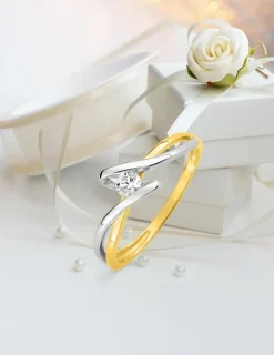 Bague solitaire or jaune 375 ‰ oxyde de zirconium et rhodium SO OR