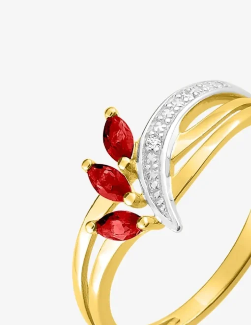 Bague trilogie feuilles plaqué or, rhodium et oxydes de zirconium rouges SO OR