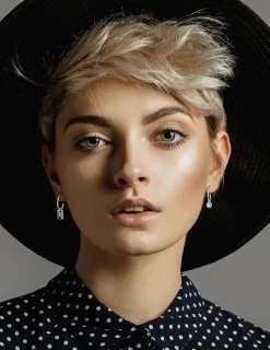 Boucles d'oreilles or blanc 750 ‰ topaze bleue traitée SO OR