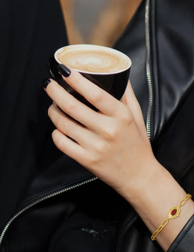 Bracelet alternée acier doré et motif ovale, turquoise rouge synthétique SO OR