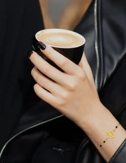 Bracelet fantaisie noir, acier doré et motif SO OR