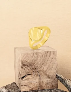 Chevalière fantaisie or jaune 375 ‰, massive, plateau ovale 9x11 mm SO OR