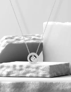 Collier en or blanc 375 ‰ et anneau avec oxydes de zirconium SO OR