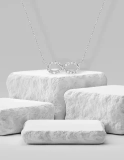 Collier Infini en or blanc 375 ‰ et oxydes de zirconium SO OR