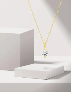 Pendentif or jaune 375 ‰ et oxyde de zirconium SO OR