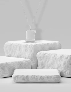 Pendentif parchemin en or blanc 375 ‰ SO OR